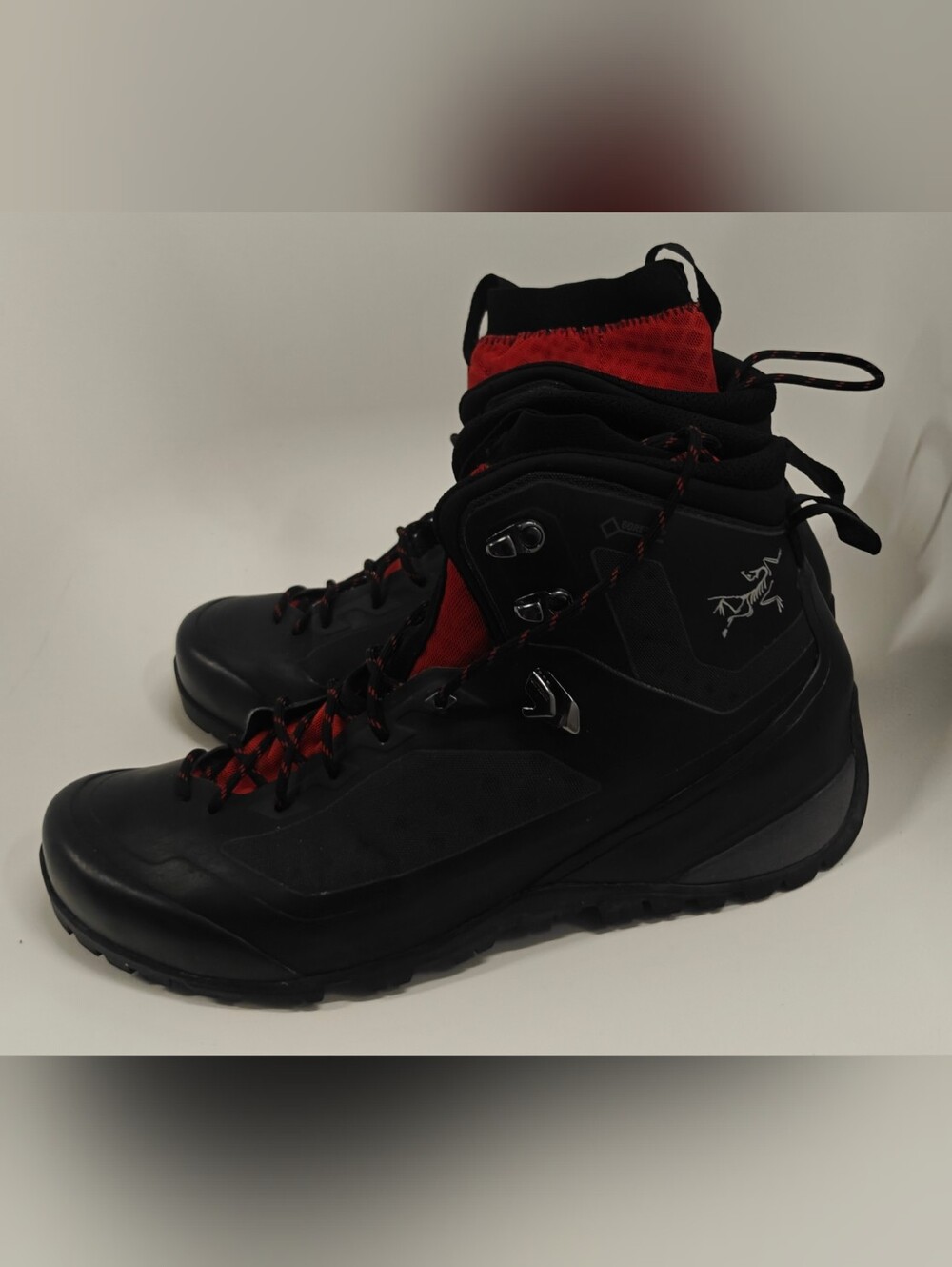 Arc'teryx Bora2 Mid GTX Hiking Boots Black Gore-Tex Men’s Size 10.5 Lace Up Trai